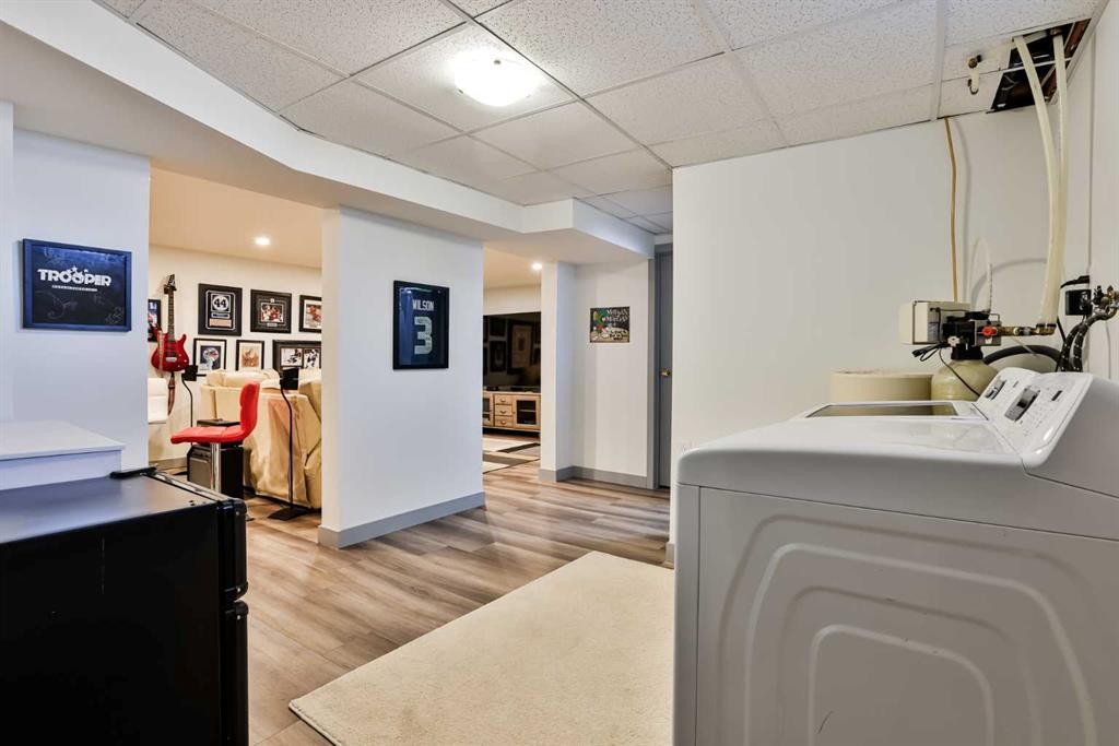 2727 7A Avenue North, Lethbridge, AB - Indoor Photo Showing Laundry Room
