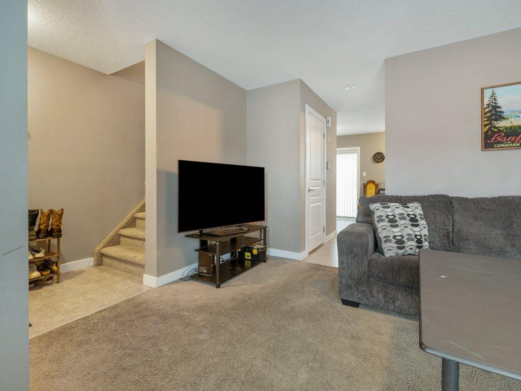 2-221 Silkstone Road West, Lethbridge, AB - Indoor