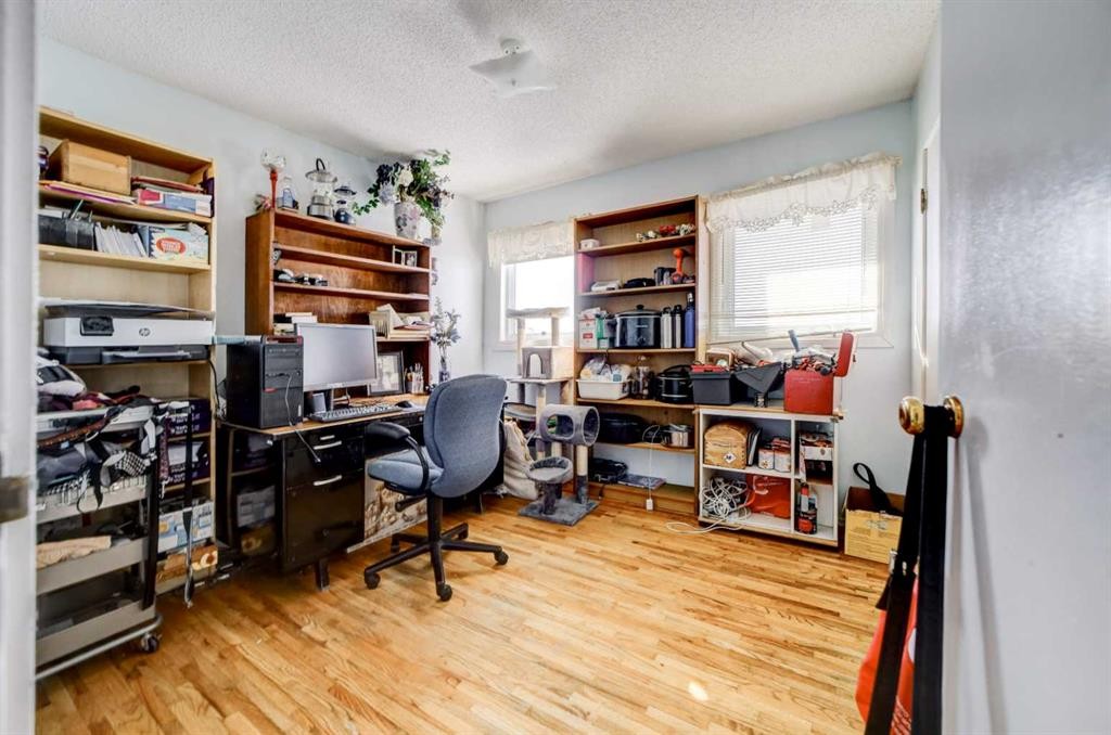 109 Argyle Street, Granum, AB - Indoor Photo Showing Office