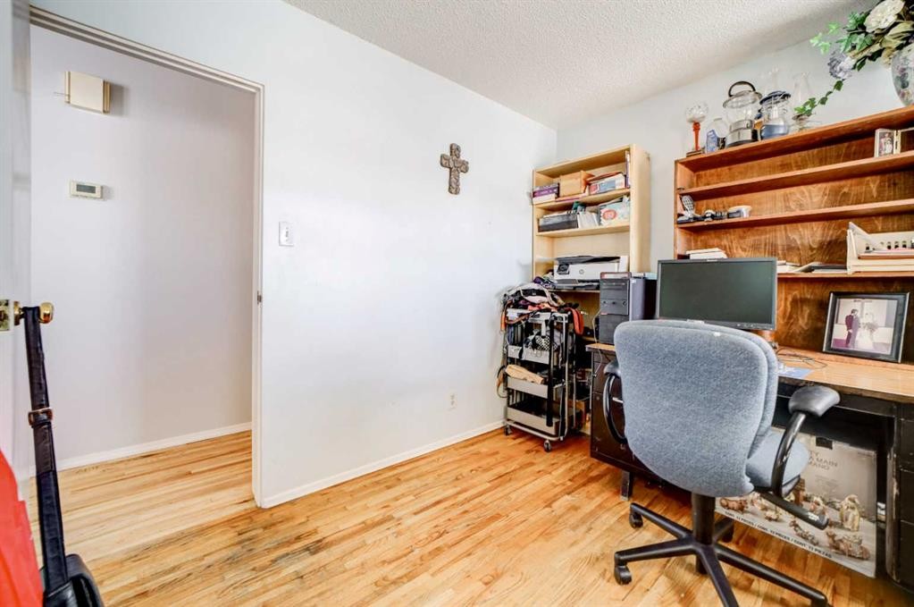109 Argyle Street, Granum, AB - Indoor Photo Showing Office