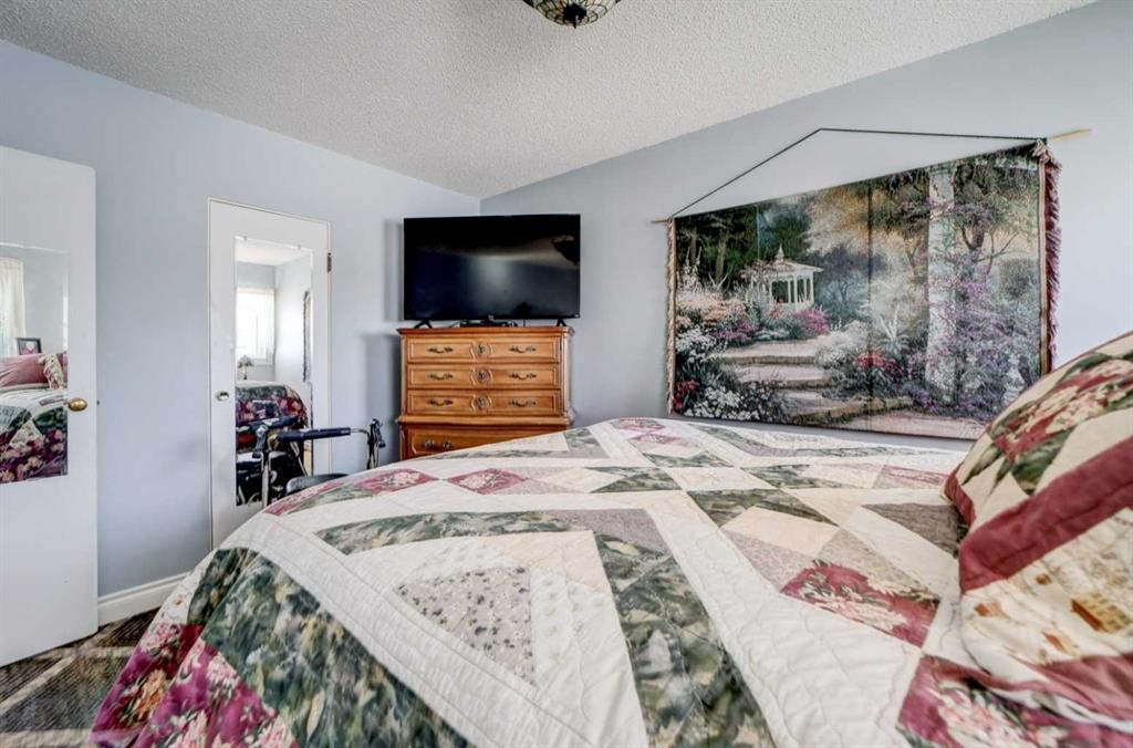 109 Argyle Street, Granum, AB - Indoor Photo Showing Bedroom