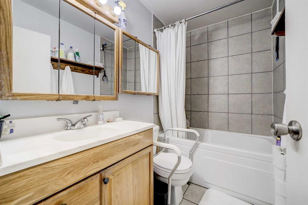 109 Argyle Street, Granum, AB - Indoor Photo Showing Bathroom