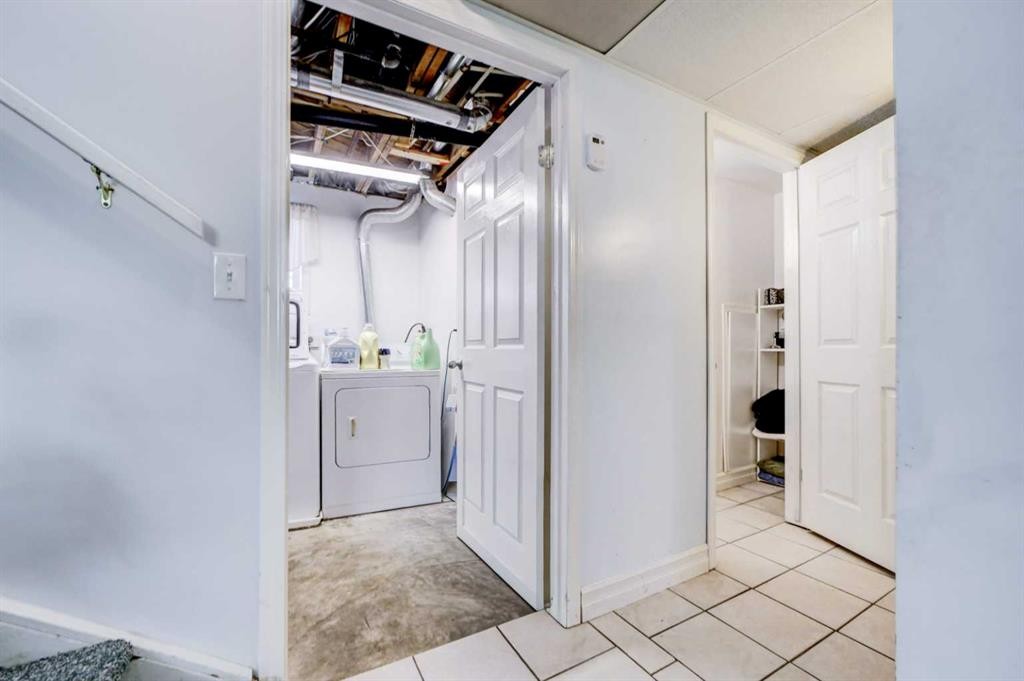 109 Argyle Street, Granum, AB - Indoor Photo Showing Laundry Room