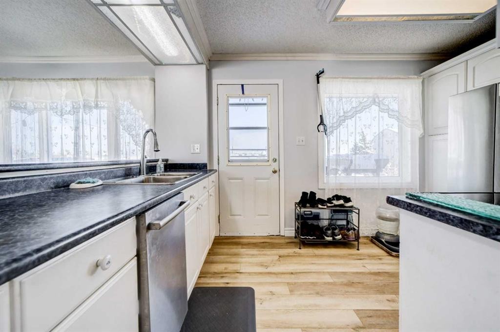 109 Argyle Street, Granum, AB - Indoor Photo Showing Kitchen
