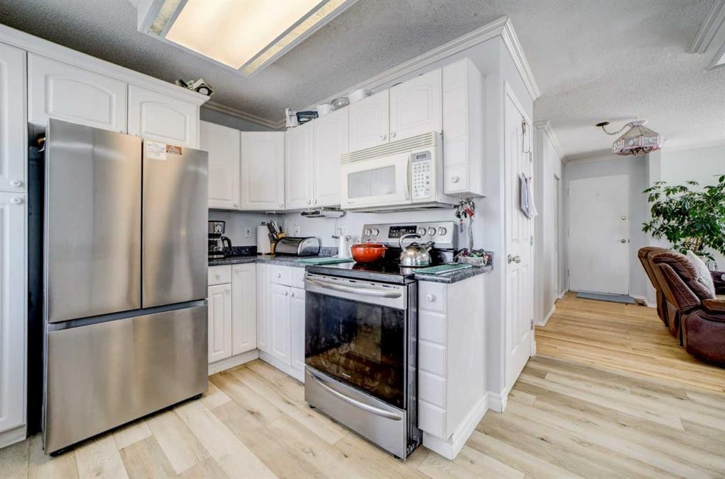 109 Argyle Street, Granum, AB - Indoor Photo Showing Kitchen