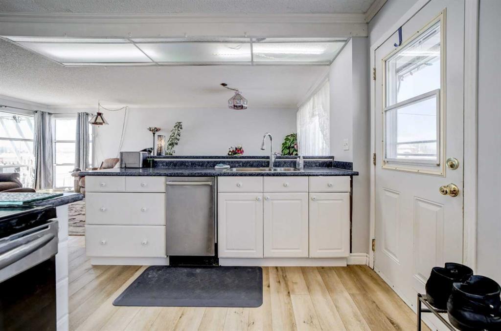 109 Argyle Street, Granum, AB - Indoor Photo Showing Kitchen