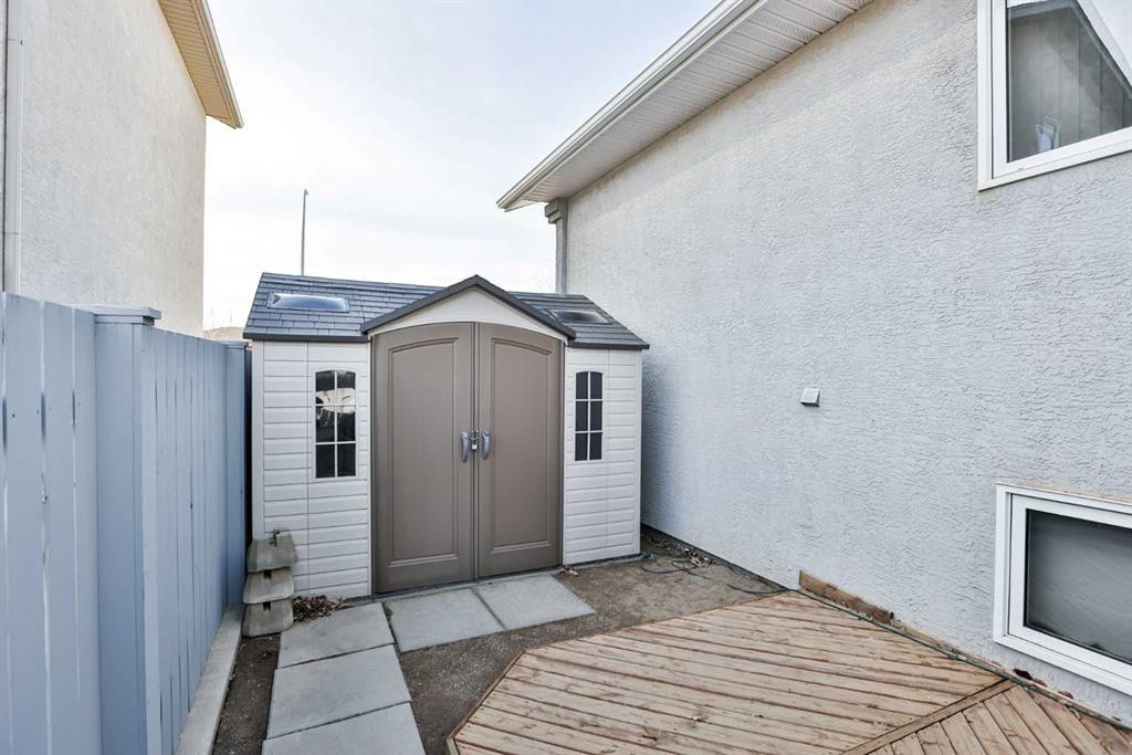 1012 24 Avenue, Coaldale, AB - Outdoor With Exterior