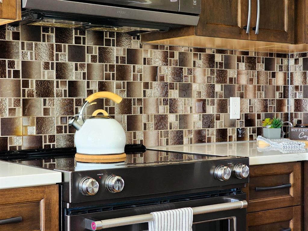 41 Westlynn Drive West, Claresholm, AB - Indoor Photo Showing Kitchen
