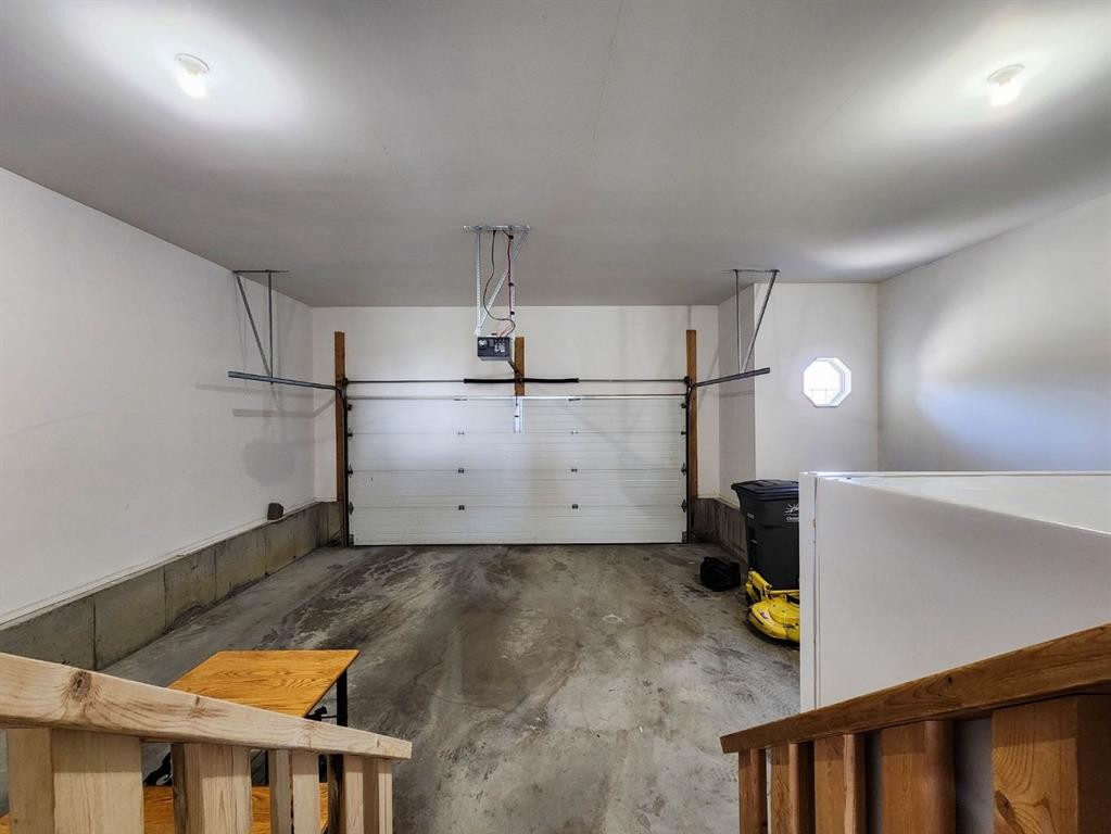 41 Westlynn Drive West, Claresholm, AB - Indoor Photo Showing Garage
