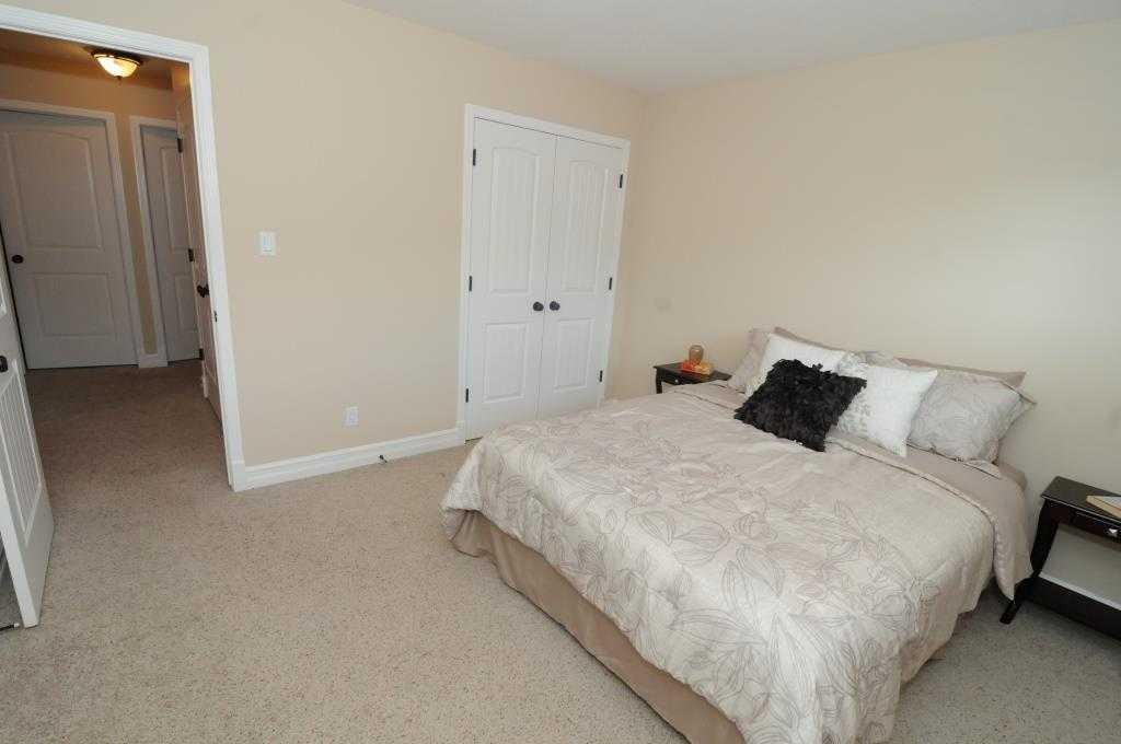 7-762 Heritage Boulevard West, Lethbridge, AB - Indoor Photo Showing Bedroom