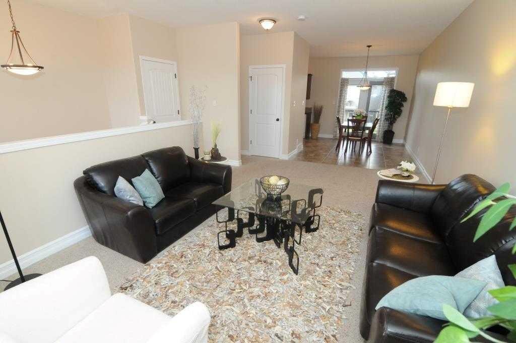 7-762 Heritage Boulevard West, Lethbridge, AB - Indoor Photo Showing Living Room