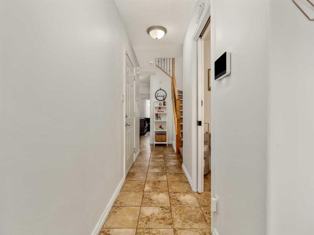 244 Kodiak Boulevard North, Lethbridge, AB - Indoor Photo Showing Other Room