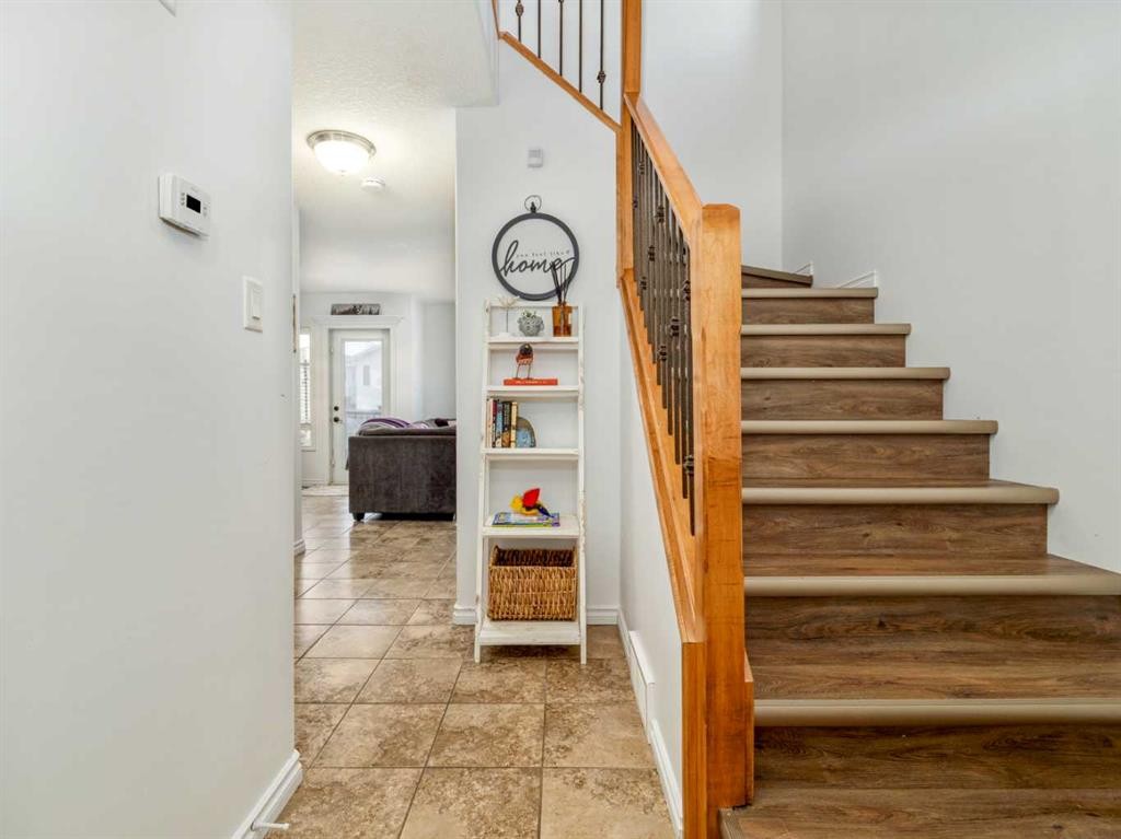 244 Kodiak Boulevard North, Lethbridge, AB - Indoor Photo Showing Other Room