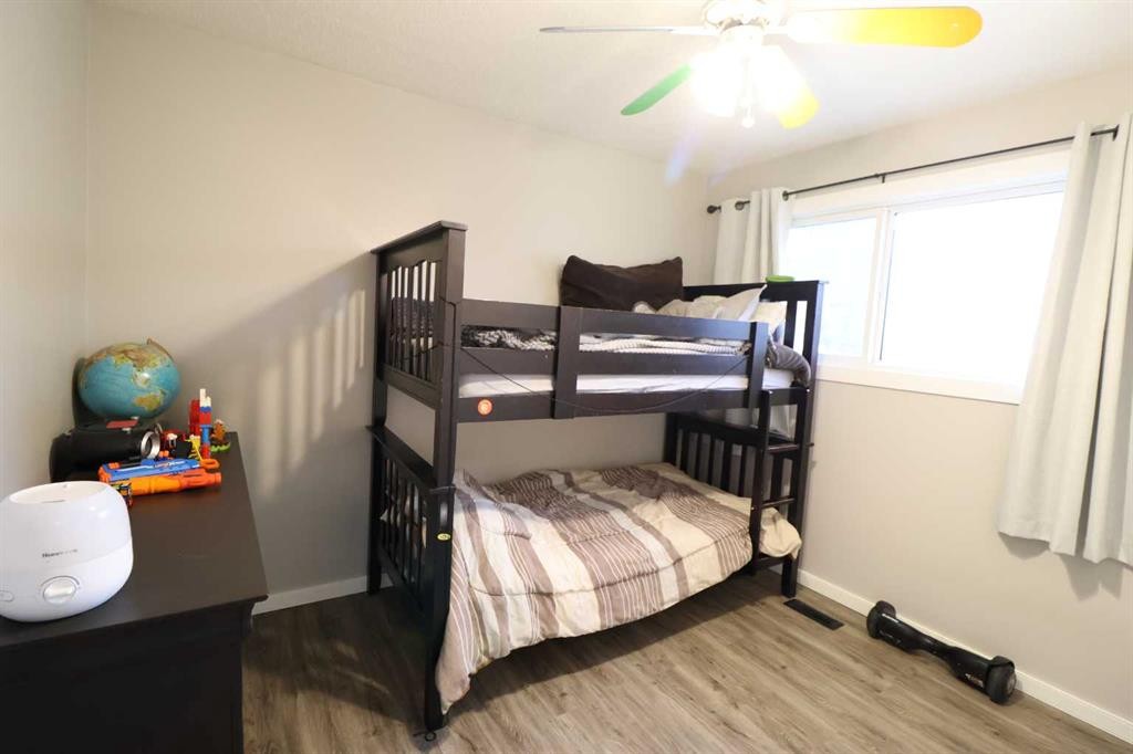 4926 54 Ave, Taber, AB - Indoor Photo Showing Bedroom