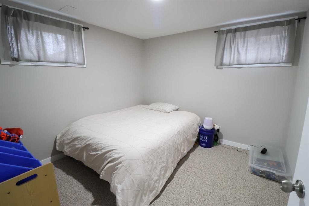 4926 54 Ave, Taber, AB - Indoor Photo Showing Bedroom