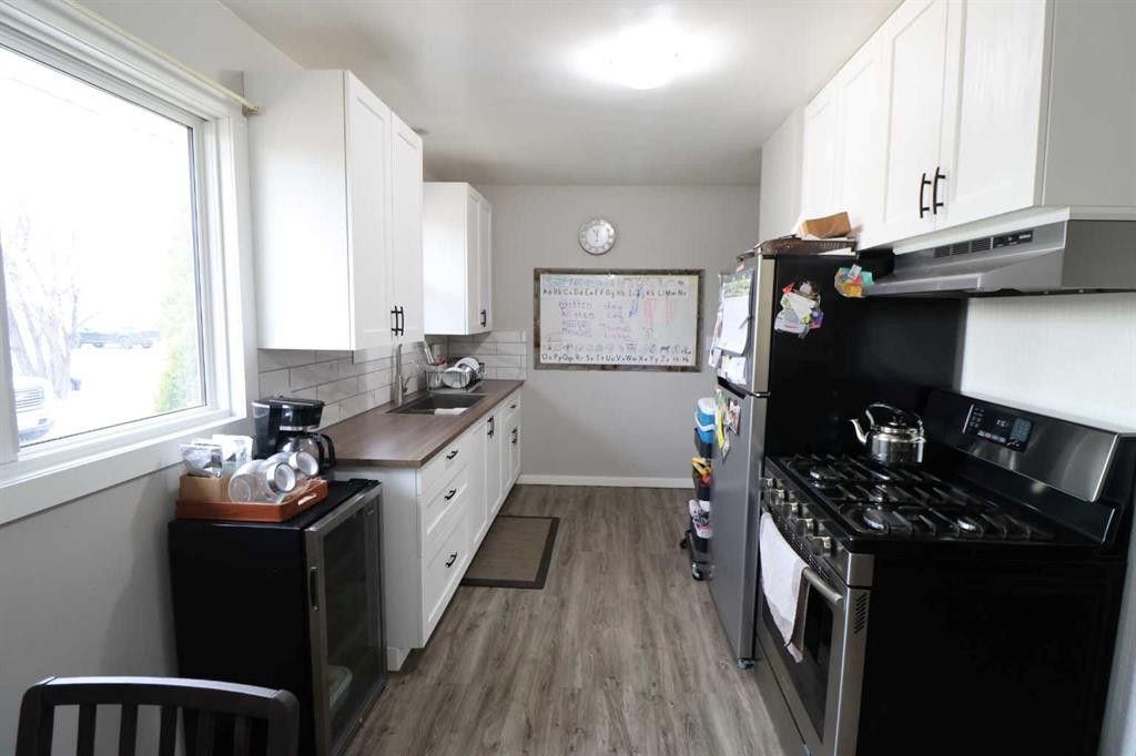 4926 54 Ave, Taber, AB - Indoor Photo Showing Kitchen