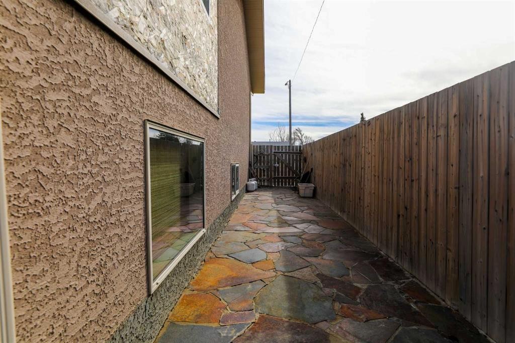 5103 62 Avenue, Taber, AB -