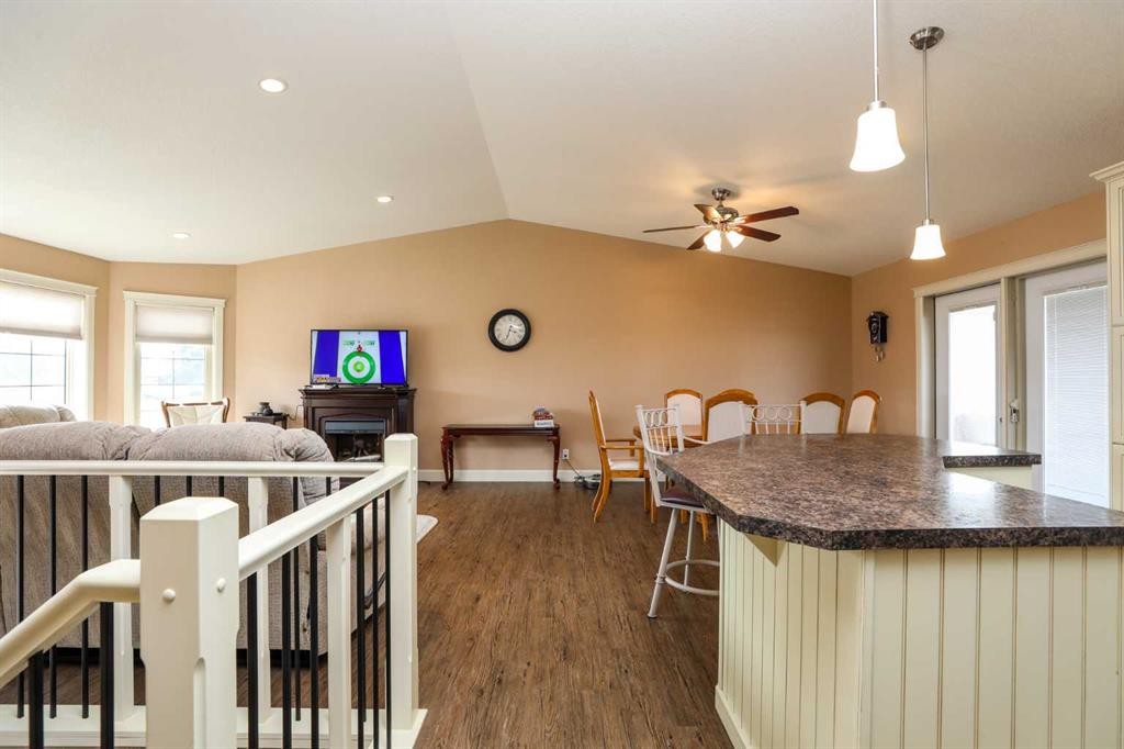 5103 62 Avenue, Taber, AB - Indoor