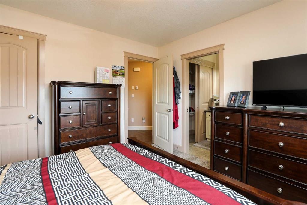 5103 62 Avenue, Taber, AB - Indoor Photo Showing Bedroom