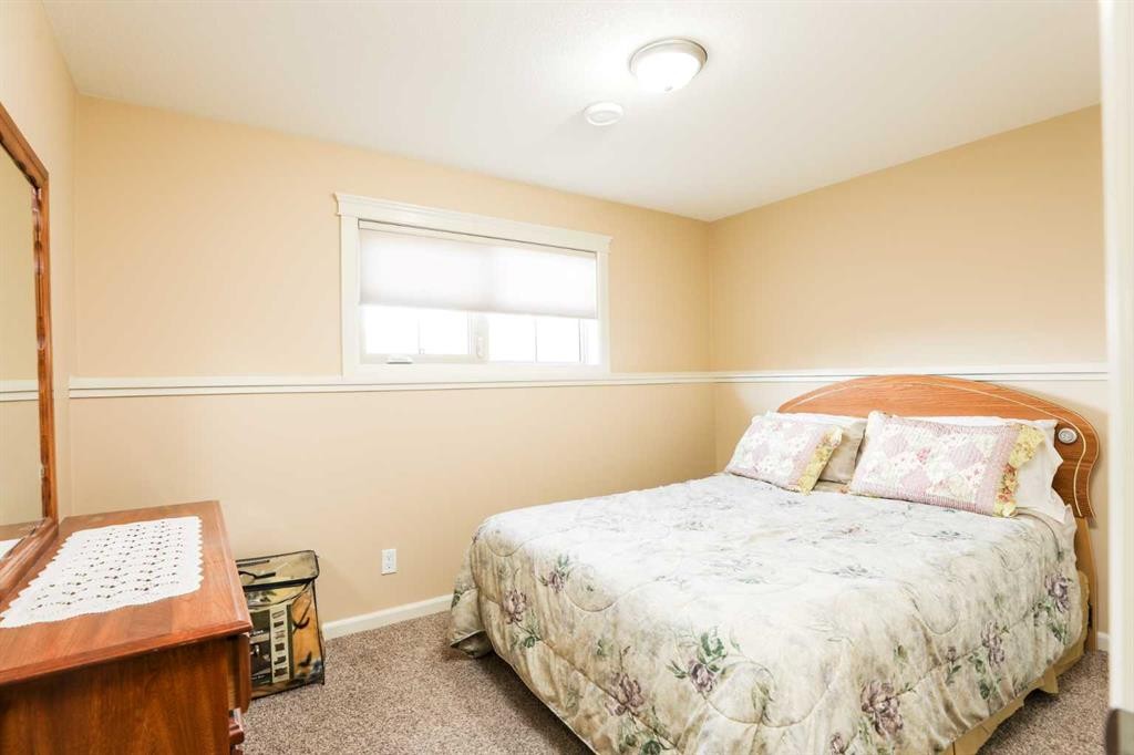 5103 62 Avenue, Taber, AB - Indoor Photo Showing Bedroom