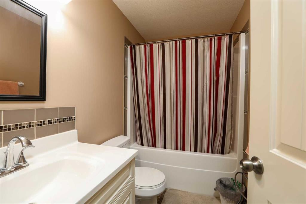 5103 62 Avenue, Taber, AB - Indoor Photo Showing Bathroom