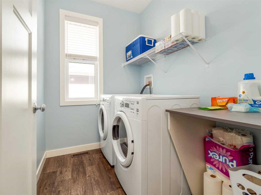 514 Mary Cameron Crescent North, Lethbridge, AB - Indoor Photo Showing Laundry Room