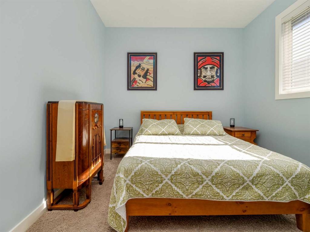 514 Mary Cameron Crescent North, Lethbridge, AB - Indoor Photo Showing Bedroom