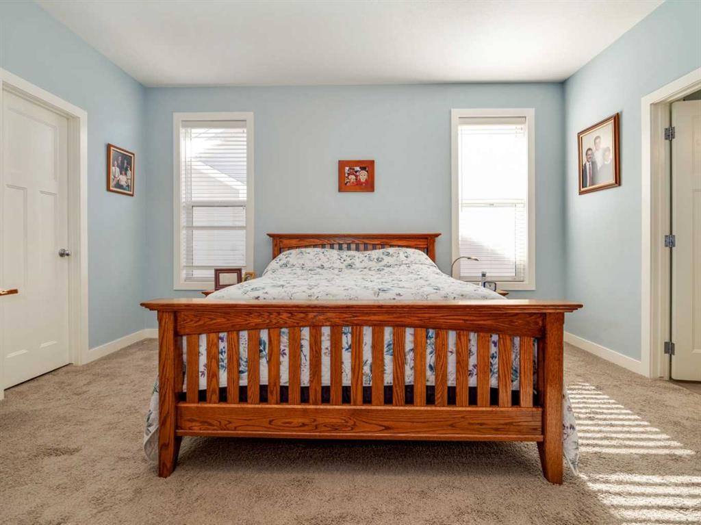 514 Mary Cameron Crescent North, Lethbridge, AB - Indoor Photo Showing Bedroom