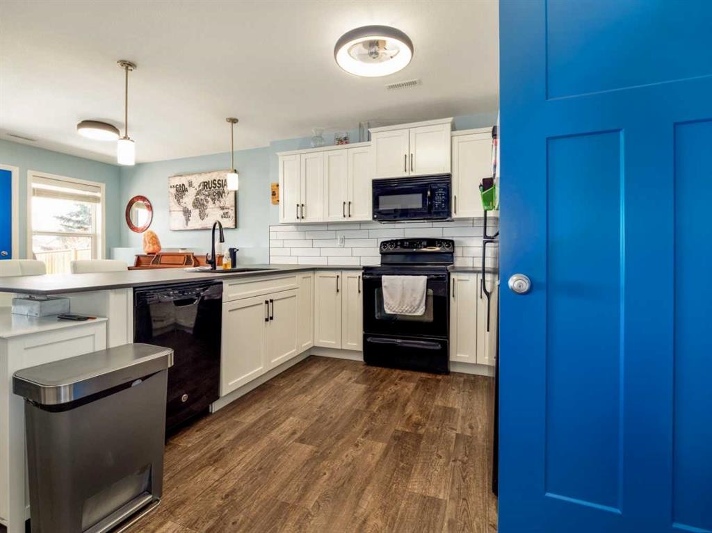 514 Mary Cameron Crescent North, Lethbridge, AB - Indoor Photo Showing Kitchen