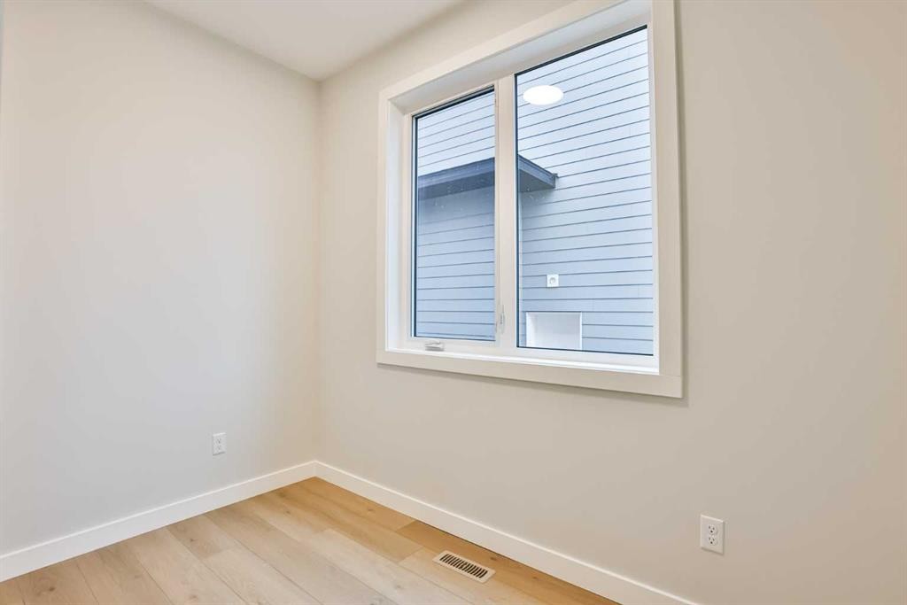 668 Devonia Road West, Lethbridge, AB - Indoor Photo Showing Other Room