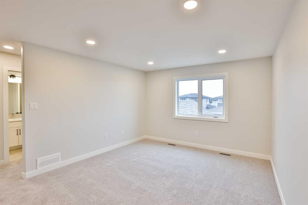 668 Devonia Road West, Lethbridge, AB - Indoor Photo Showing Other Room