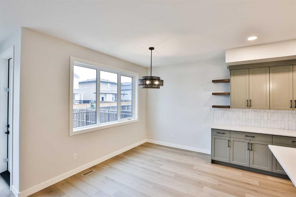668 Devonia Road West, Lethbridge, AB - Indoor