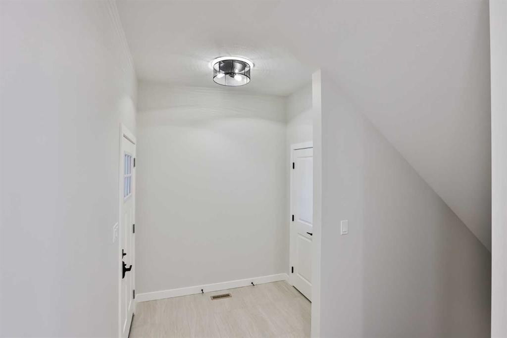 668 Devonia Road West, Lethbridge, AB - Indoor Photo Showing Other Room