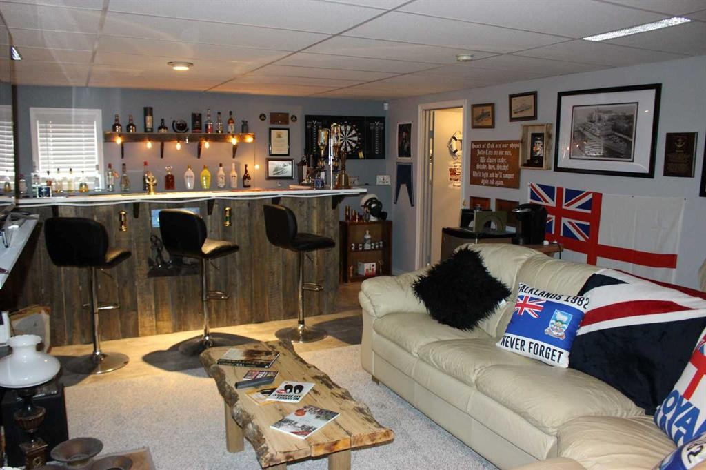 609 Maple Place, Picture Butte, AB - Indoor Photo Showing Living Room