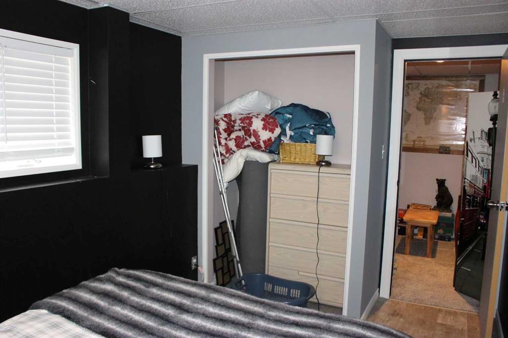 609 Maple Place, Picture Butte, AB - Indoor Photo Showing Bedroom
