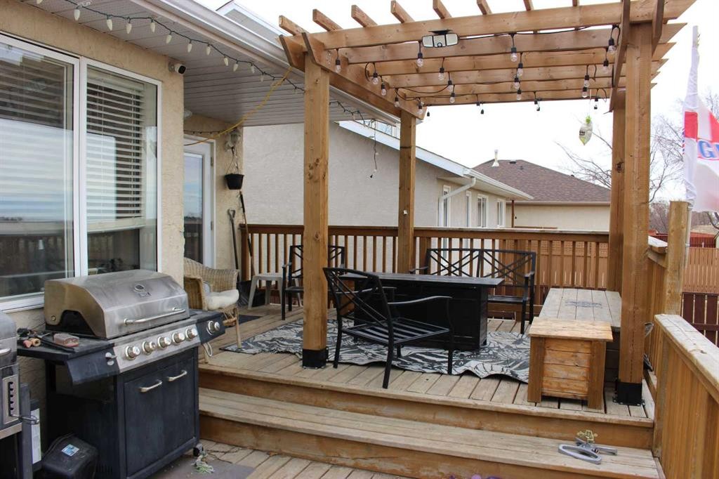 609 Maple Place, Picture Butte, AB - Outdoor With Deck Patio Veranda With Exterior