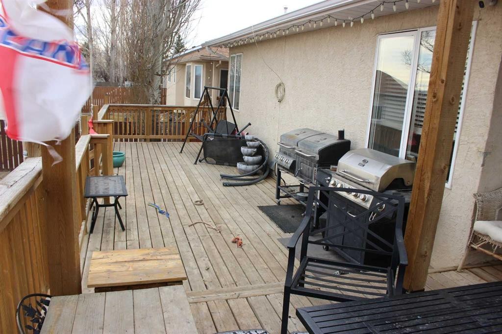 609 Maple Place, Picture Butte, AB - Outdoor With Deck Patio Veranda With Exterior