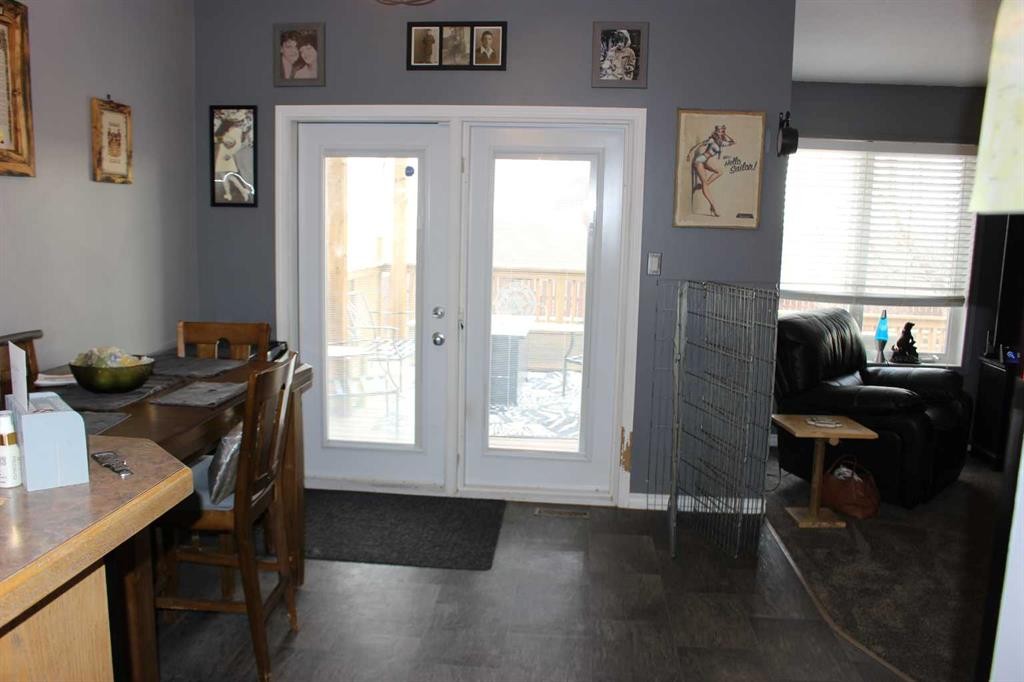 609 Maple Place, Picture Butte, AB - Indoor Photo Showing Dining Room