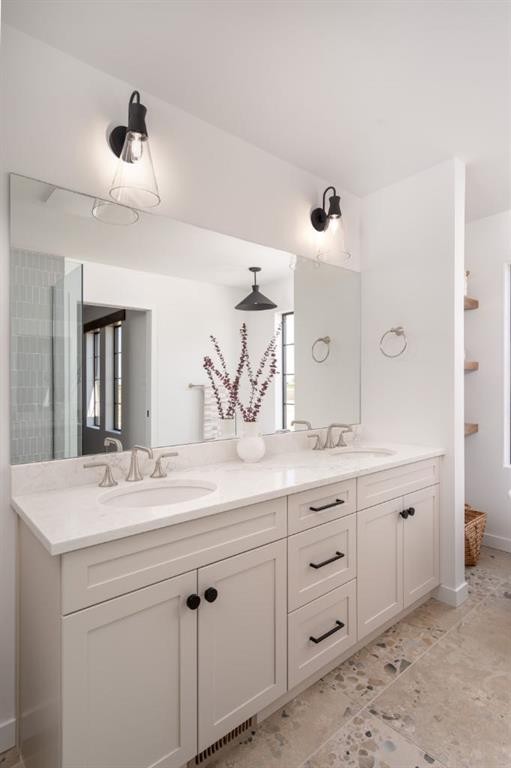 706 Violet Place West, Lethbridge, AB - Indoor Photo Showing Bathroom