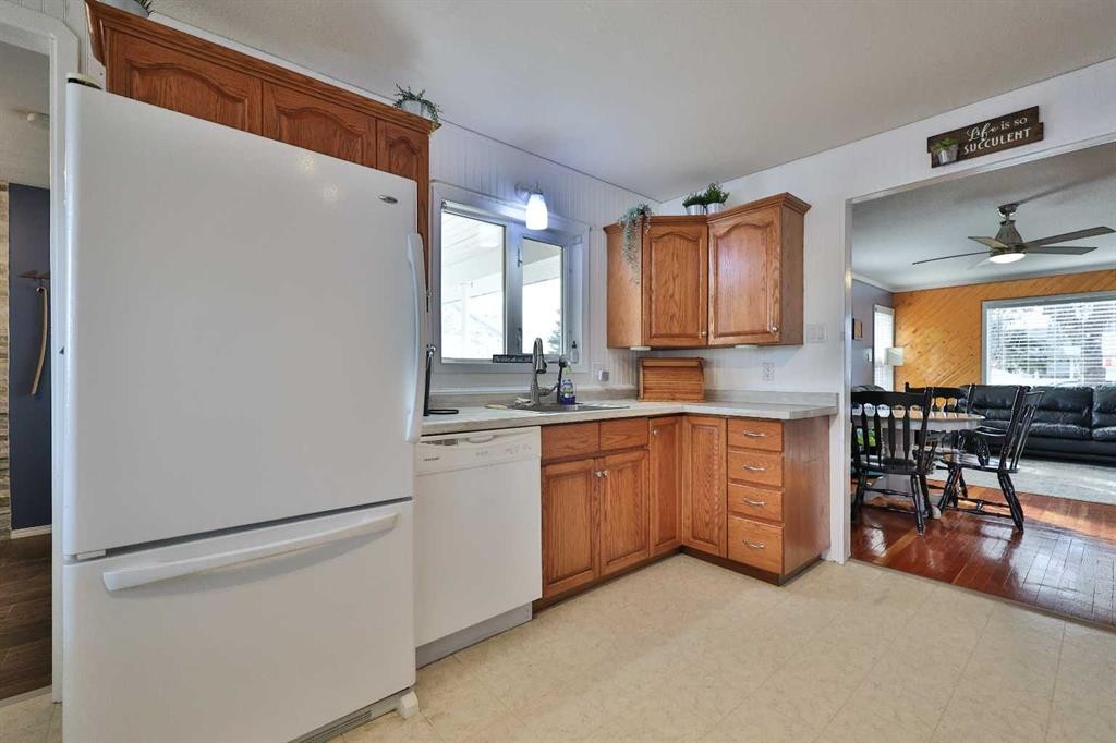 405 5 Avenue, Warner, AB - Indoor Photo Showing Kitchen