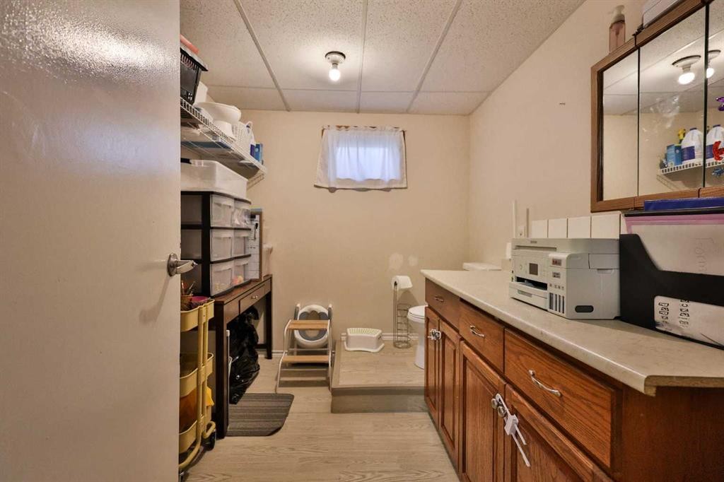 405 5 Avenue, Warner, AB - Indoor