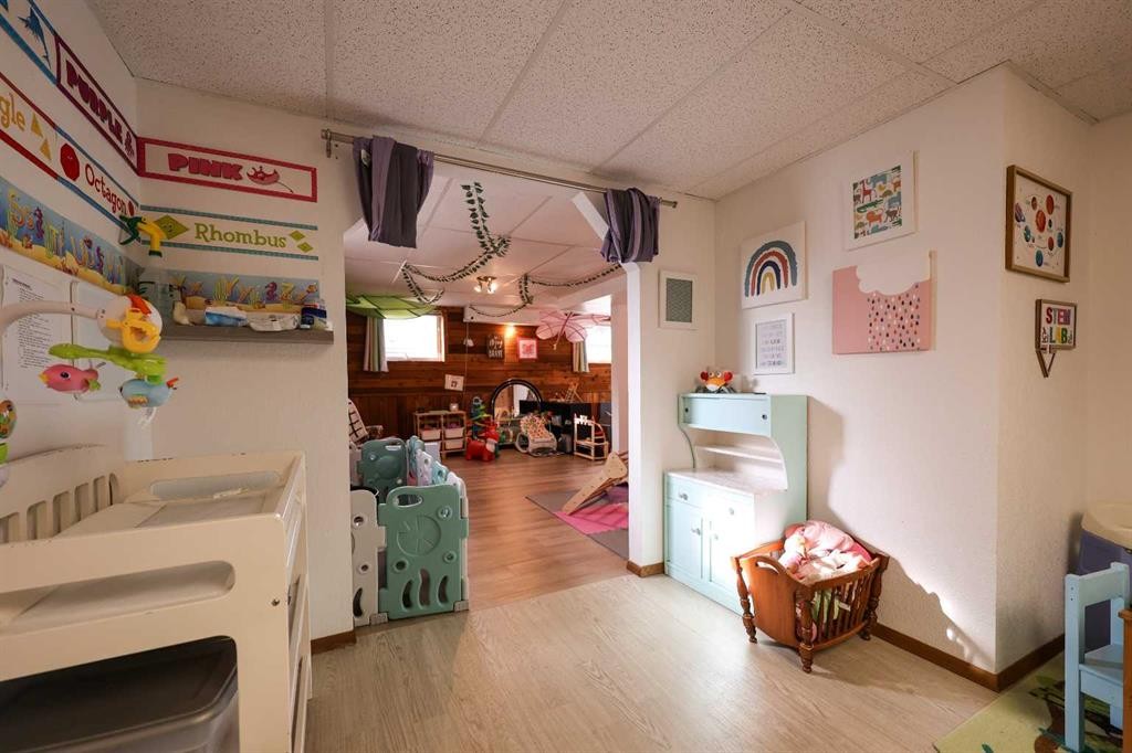 405 5 Avenue, Warner, AB - Indoor Photo Showing Other Room