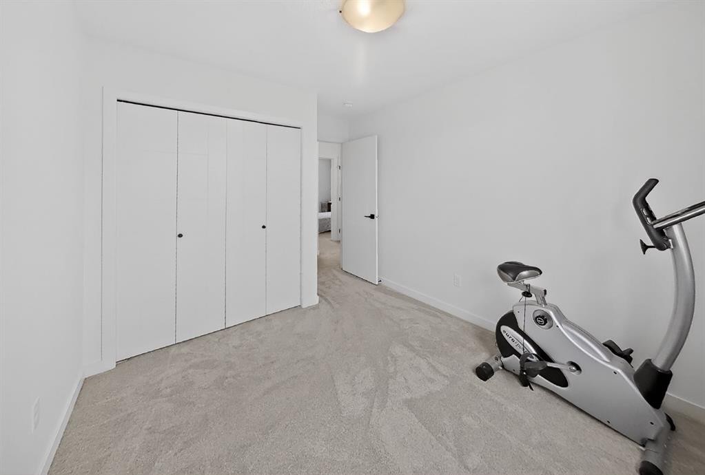 302 Uplands Boulevard North, Lethbridge, AB - Indoor Photo Showing Gym Room