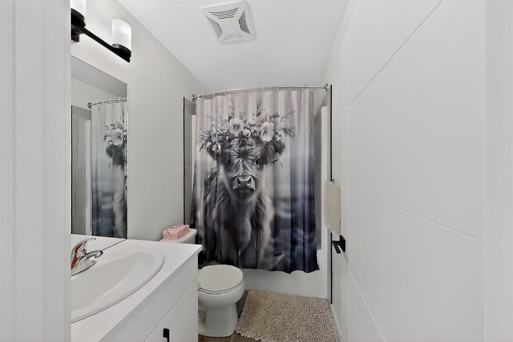 302 Uplands Boulevard North, Lethbridge, AB - Indoor Photo Showing Bathroom