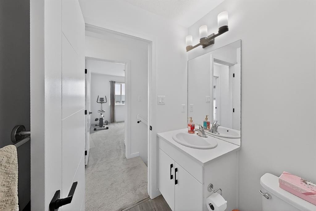 302 Uplands Boulevard North, Lethbridge, AB - Indoor Photo Showing Bathroom