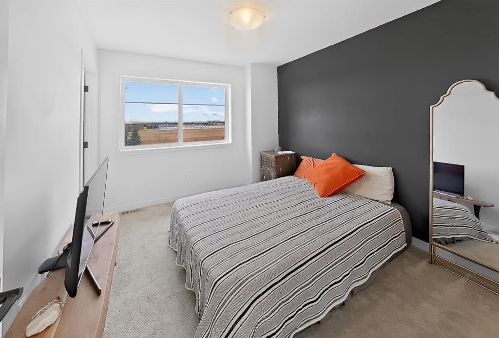 302 Uplands Boulevard North, Lethbridge, AB - Indoor Photo Showing Bedroom
