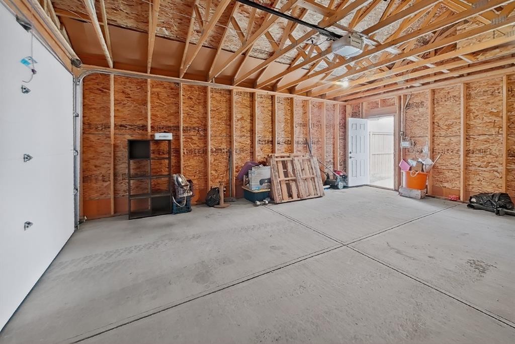 302 Uplands Boulevard North, Lethbridge, AB - Indoor Photo Showing Garage