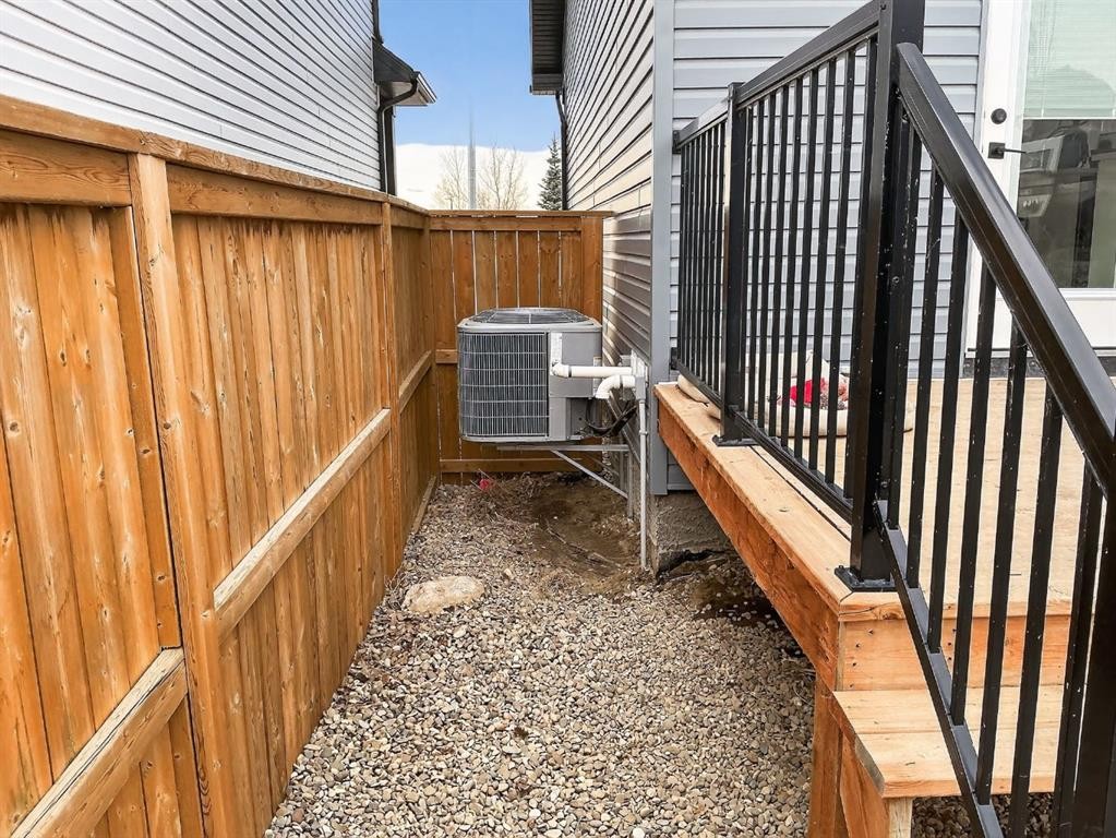 302 Uplands Boulevard North, Lethbridge, AB - Outdoor With Exterior