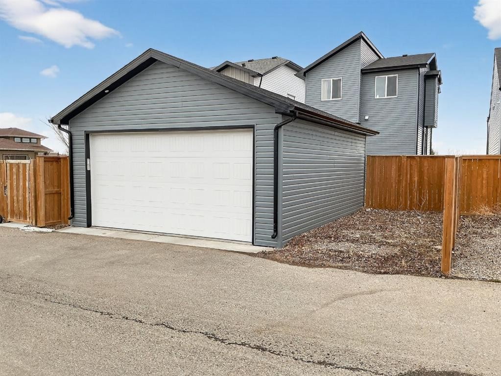 302 Uplands Boulevard North, Lethbridge, AB - Outdoor With Exterior