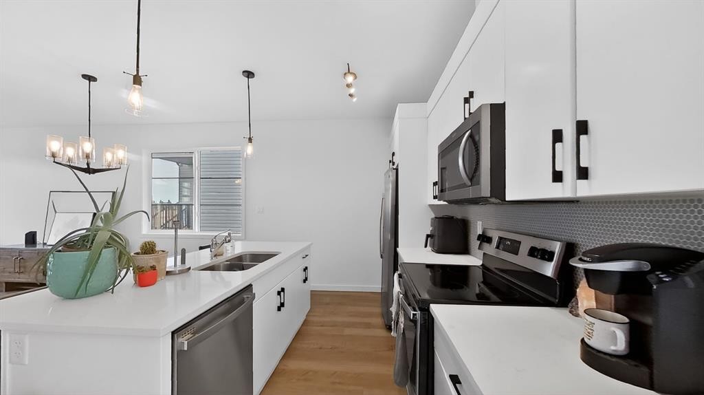 302 Uplands Boulevard North, Lethbridge, AB - Indoor Photo Showing Kitchen With Double Sink With Upgraded Kitchen